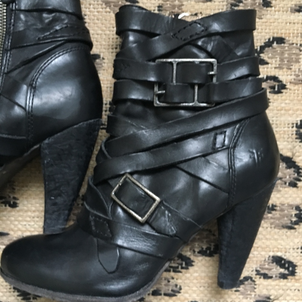 FRYE Mikaela Strappy 6.5